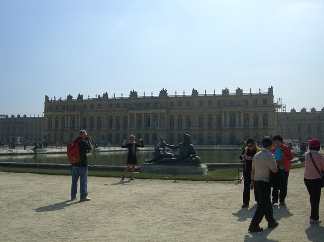 ヴェルサイユは庭園も時間をかけて観光したいですね<br /><br />その価値はありますよ