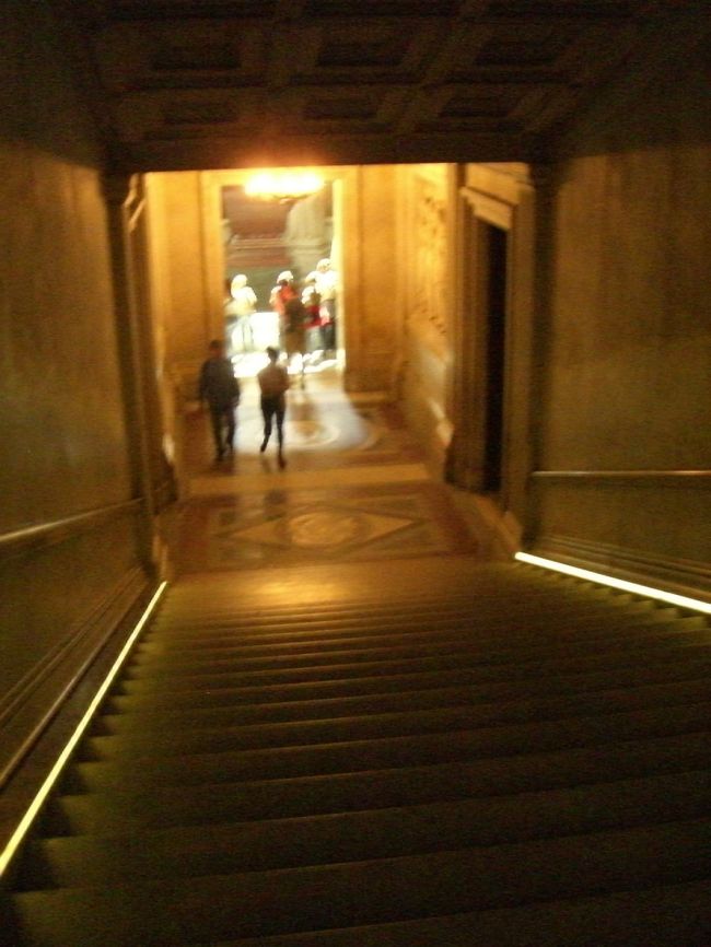 下に降りていくと