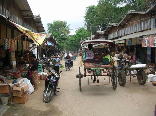 初めて訪れる町というのは出発前、期待に満ちているのもだが、いざ到着して第一歩を踏み出すと西も東もわからず不安が襲ってくる。<br /><br />自分が歩いてる方向は正しいのか？<br />宿は見つかるのか？<br />ぼったくりにあわないか？<br />どんな人たちが住んでるのか？<br />などなど