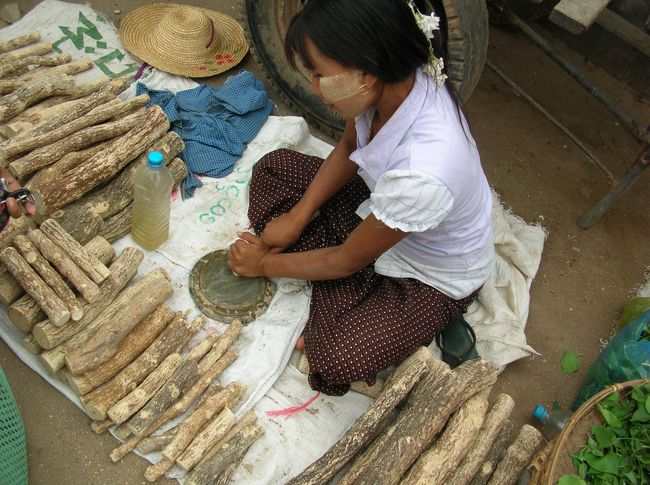 タナカすりおろし実演中。