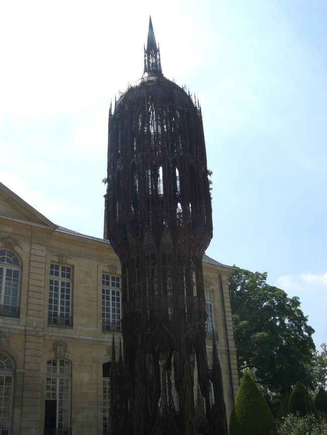 庭にあるオブジェ