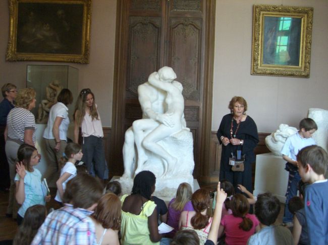 有名な「接吻」<br /><br />いい、これはいい<br /><br />日本と違い子供たちもしっかり見て芸術を勉強中