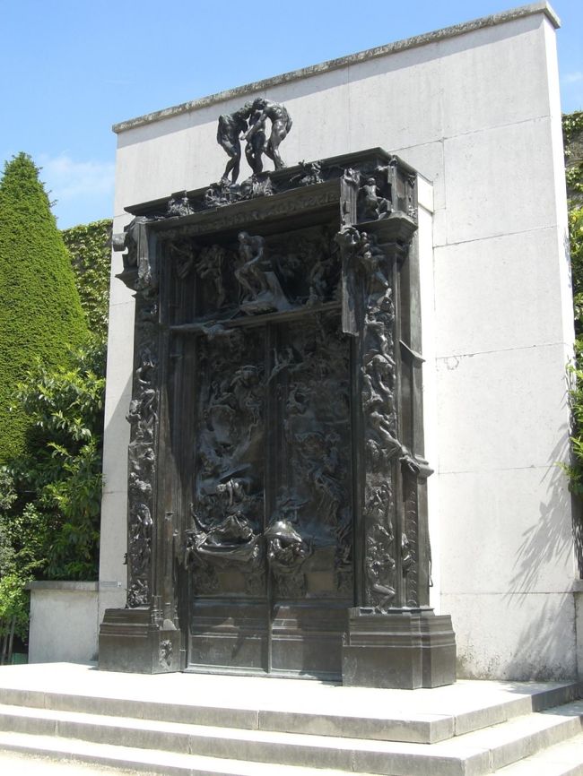 「地獄の門」<br /><br />庭園に普通においてあります