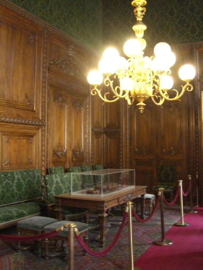 ナポレオンの部屋と呼ばれるスペース<br /><br />ルーブル美術館が宮殿だった頃の名残<br /><br />実際ナポレオン１世はここに住まなかったらしい