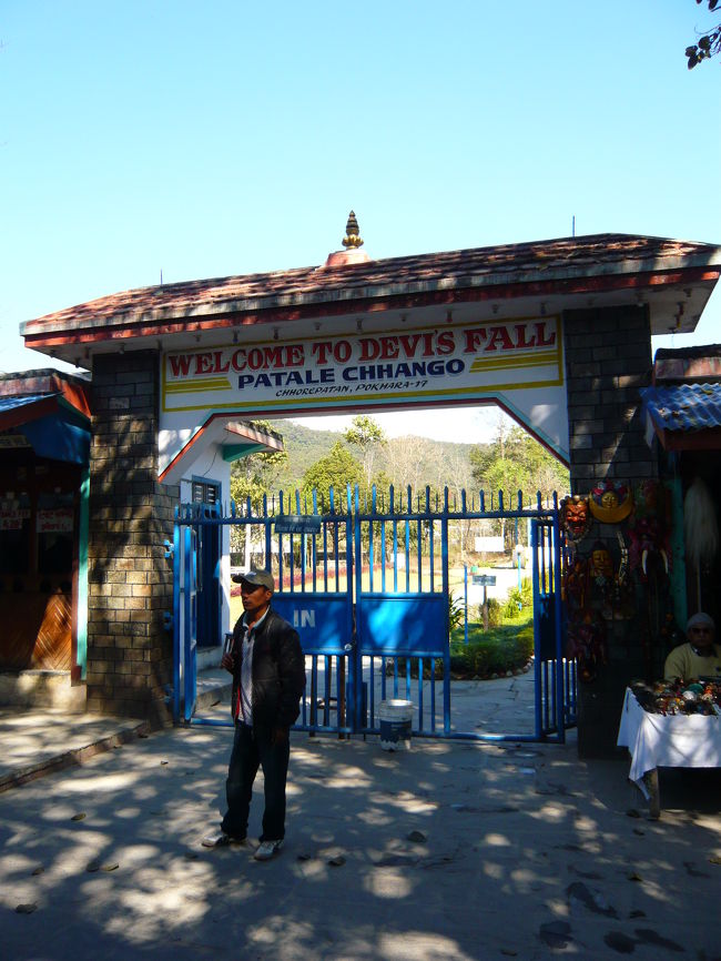 次はdevi's fallという滝に行ってきました〜<br /><br />deviさんという人が昔落ちた滝らしい。