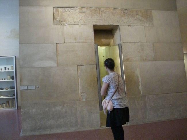 部屋のようなものがまるごと展示されてあります