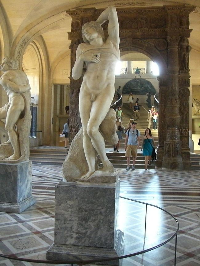 ミケランジェロの「囚われの身　瀕死の奴隷」