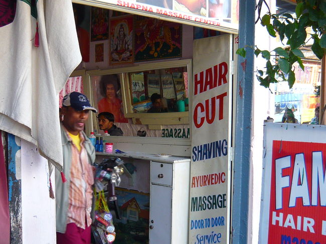 街の美容室にあんなポスターが。