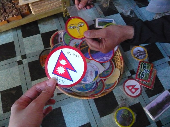 雑貨屋さん。<br /><br />シール。ネパールシールはお土産に最高。