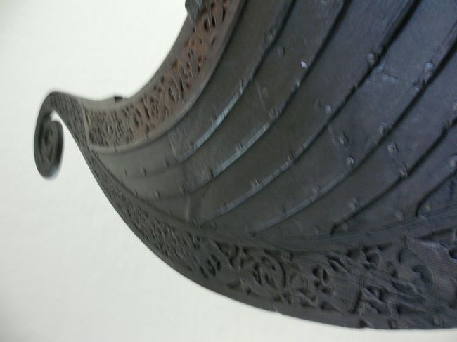 船体には精密な模様が付けられています。