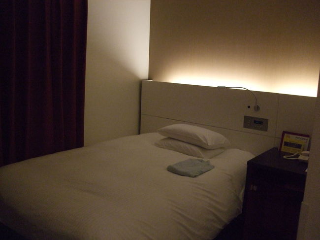 成田では当日乗り継ぎができないので、JALより日航ホテルを提供して頂きました。<br />無料にもかかわらず、かなり綺麗な部屋でした（アップグレードでリノベーション済みの部屋とのことでした）。