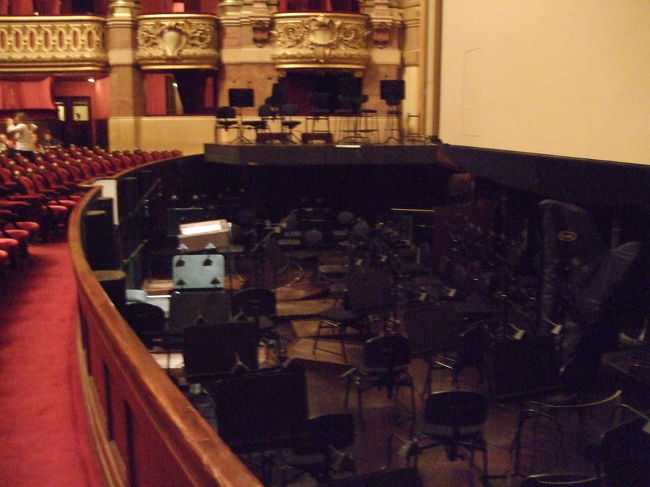 オーケストラピットも間近です。<br />オケピは、思っていた以上に広いスペースでした。