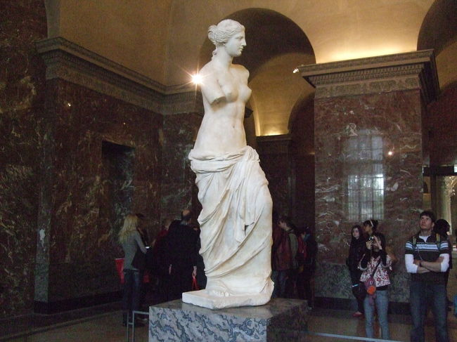 ミロのビーナス。<br />実物を見ると感動するのですが、やっぱりニケが一番です。