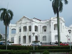タウン・ホールと旧郵便局
1914年から1916年にかけてA.B.ハバックのデザインで建てられた新古典主義の建築。