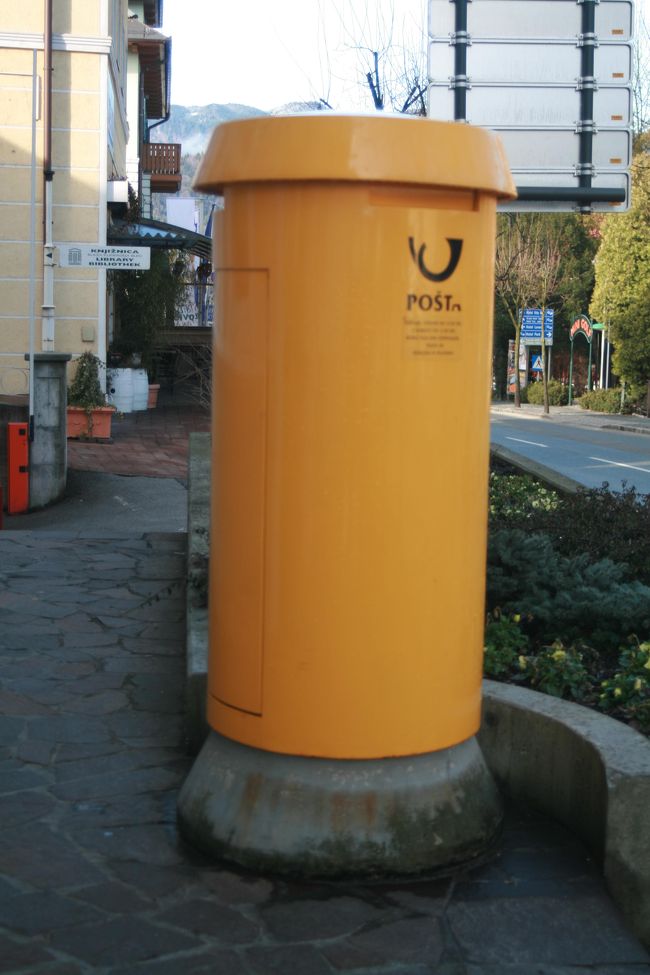 ブレットの郵便局前にあったポスト