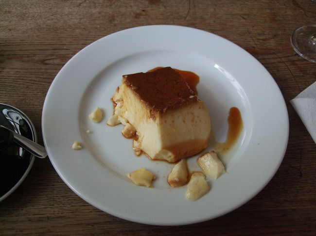 デザートはお勧めされたクリームキャラメルとエスプレッソコーヒー。<br />大量に出てきましたが、上品な甘さで完食です。