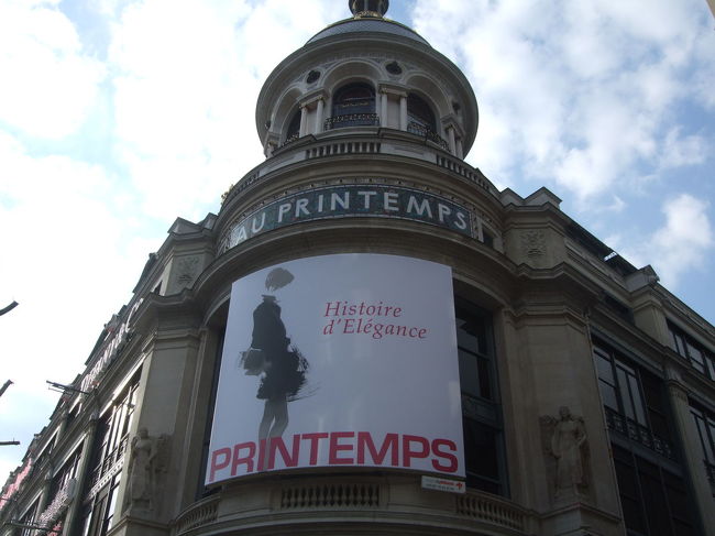 プランタンへ。<br />買い物と、屋上が目的です。