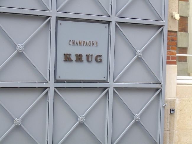 藤田チャペルへ向ってる途中、道に迷って偶然見付けた『ＫＲＵＧ』です。