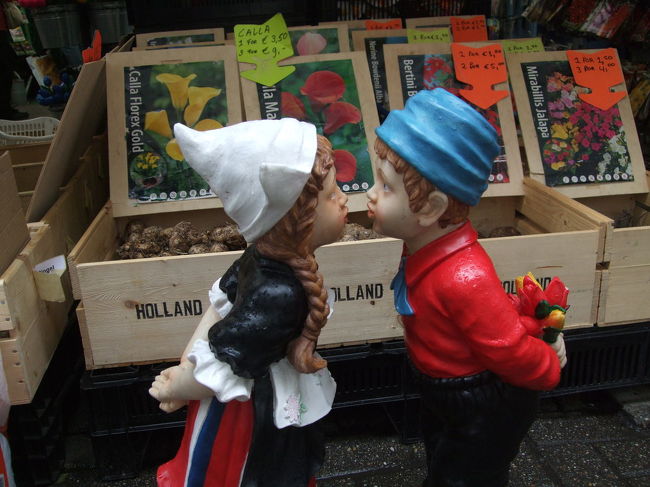 こんなオブジェも販売していました。花壇に置くのでしょう。