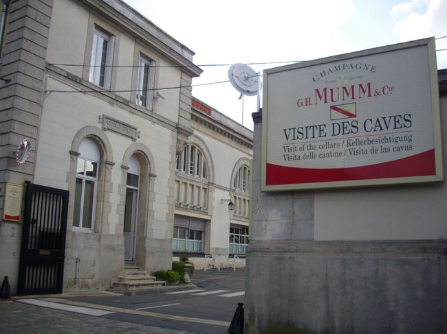 藤田チャペル近くの『ＧＨ･ＭＵＭＭ』でカーヴ見学をします。<br />こちらのメゾンのシャンパンは、Ｆ1の表彰台で使用されてる事で有名です。<br />映画『カサブランカ』でも登場します。<br />タイミングよく英語ガイドに参加する事ができました。