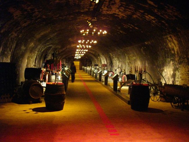 見学終盤は、丁寧に工程をディスプレイしている通路を通ります。<br />言葉が解らなくても解りやすくディスプレイされてます。