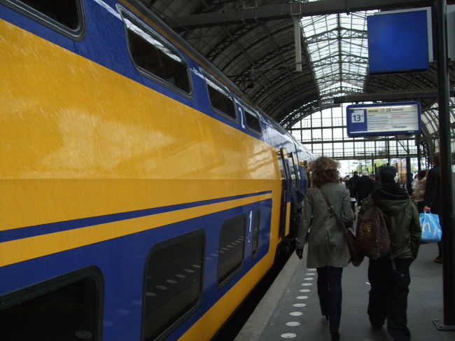 さあ、長い休暇もいよいよ終了です。<br />アムステルダム市街からスキポール空港まで移動です。