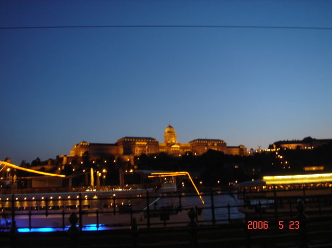 夕暮れの王宮。