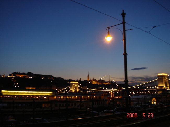 くさり橋のライトアップが始まりました。