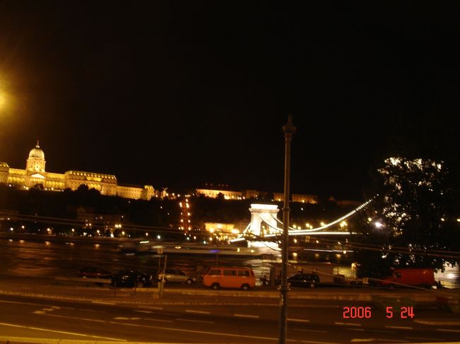 もう遅いので今日はホテルに帰りましょう。