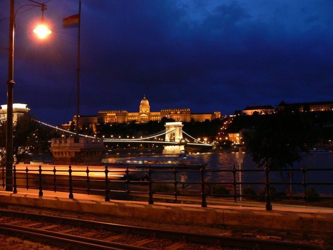 段々、空が暗くなってきました。<br />夕景→夜景への移り変り。
