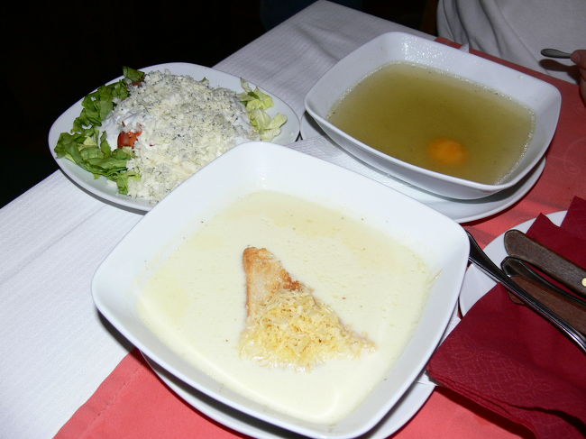 このお店は日本で言う"昔からある定食屋"みたいなとこ。<br />シンプルな料理がならびます。