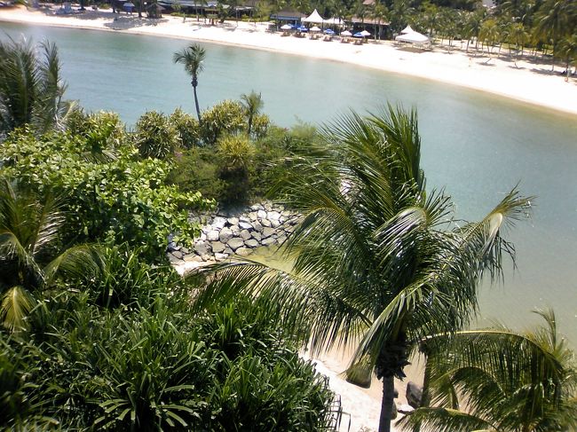 ＭＲＴとセントーサエクスプレスを乗り継いで、やって来ました。<br />実は５年ぐらい前に、無料トランジットツアーで一度来てます。その時はシロソビーチの辺りをちょっとうろついただけだったのですが、今回はゆっくり見て回れそうです。<br />