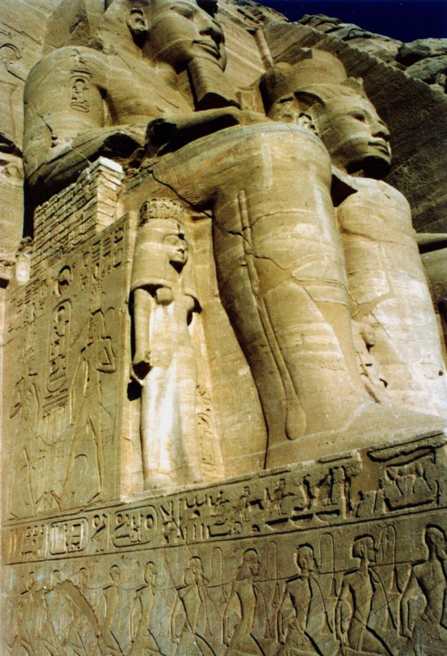 ABU SIMBEL (アブシンベル宮殿)で知るラムセス2世のナルシスト ABU SIMBEL (アブシンベル宮殿)で知るラムセス2世のナルシスト
