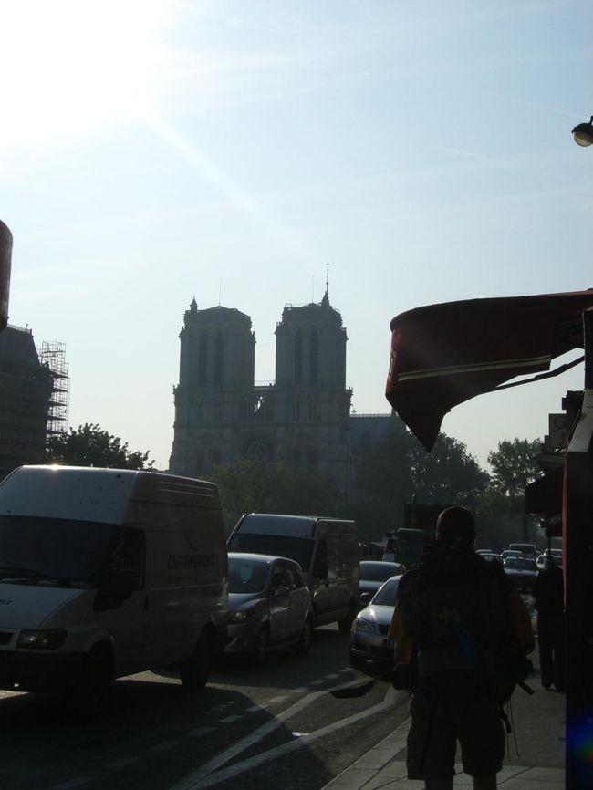 見えてきました、でかいノートルダム
