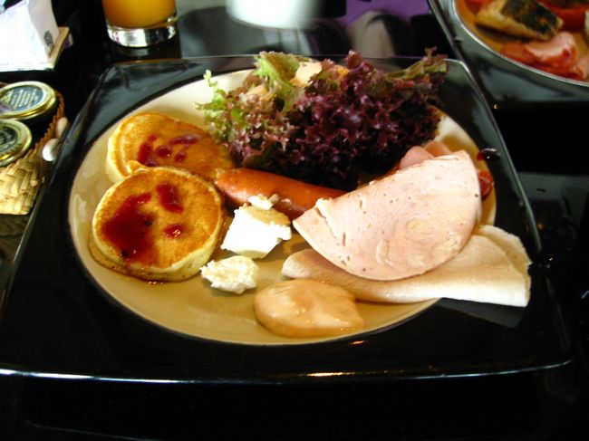 朝食ビュッフェはスパークリングワインつきでした。