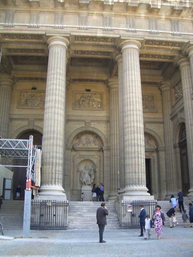 サン・シュルピス教会<br /><br />ダヴィンチコードででてきた有名な教会