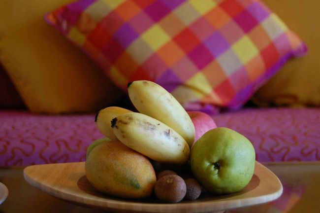 トロピカルな室内に、ウェルカム・フルーツ