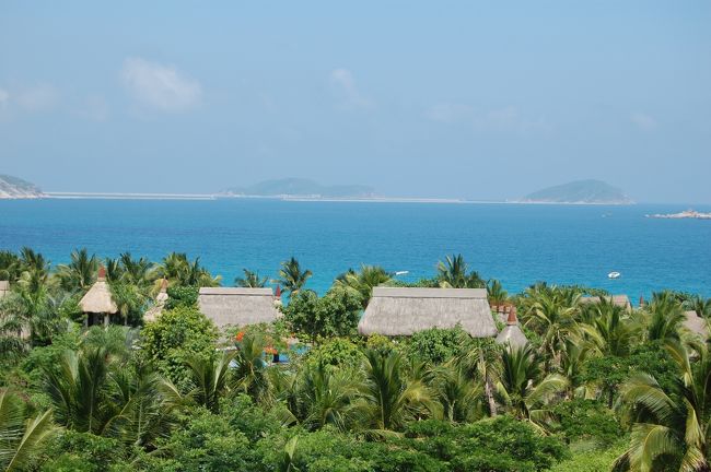部屋のテラスからの眺めも素晴らしい。まさにオーシャンビュー・・・<br />決してマウイ島・カアナパリの景色と比べても負けない。が・・・