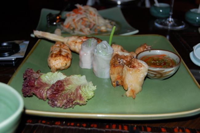 おつまみのサンプラー。おいしくて、ワインがすすみます。