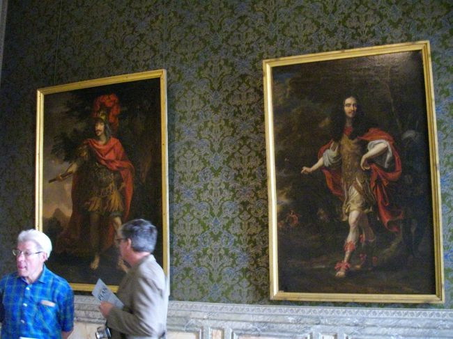 宮殿内には、数々の絵画が飾られています。<br />こちらは、時の王の肖像がでしょうね。