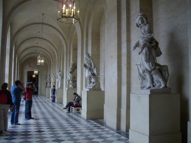 数え切れないくらいの像も！