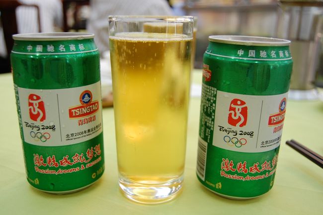 乗り継ぎの、広州白雲空港にて、食事。<br />北京五輪のロゴが懐かしい。（２００９年記）