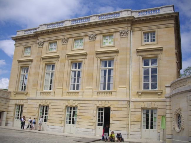 プチ・トリアノン<br /><br />ルイ16世がマリー・アントワネットにプレゼントした宮殿です。