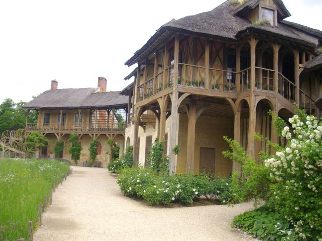 王妃の村里<br /><br />マリー・アントワネットが堅苦しい宮殿を離れ、農村生活を子供達と楽しんだ場所です。