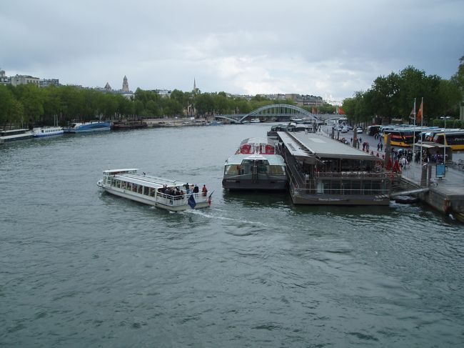 乗ってきたバトー・ビュスが折り返していきます。
