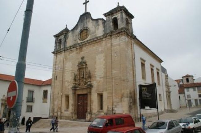 これは、国立マシャード・デ・カストロ美術館です。<br /><br />コインブラ生まれの彫刻家の名前から名付けられたそうです。<br /><br />国立マシャード・デ・カストロ美術館、コインブラ大学、旧大学、新カテドラル、旧カテドラルは、どれも固まっていて、丘の上にありました。<br /><br />時間の都合で、中には入りませんでしたが、学生たちでいっぱいでした。