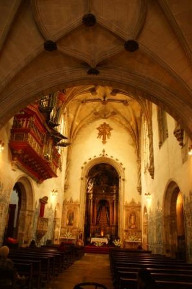 最初に、建てられたのが、１１３１年だそうです。<br />確かに、歴史を感じます。