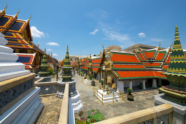 本堂（遠めから）です。