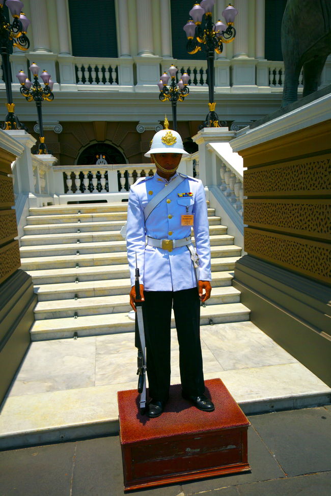 衛兵（前から）