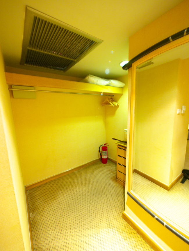 クロークです。かなり広いスペースです。